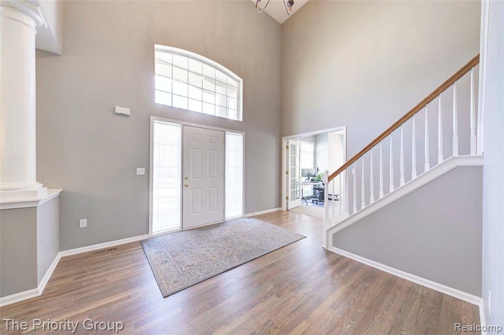 6083 Village Court, Clarkston, MI — Photo 3