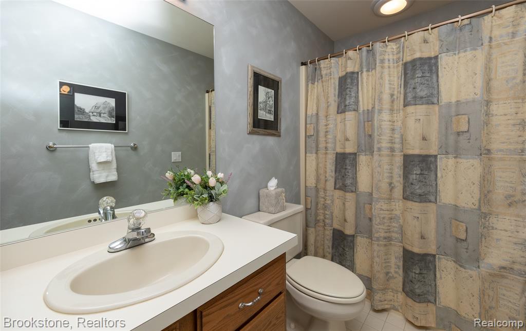 6871 Berry Pointe Drive, Clarkston, MI 48348 — Photo 35