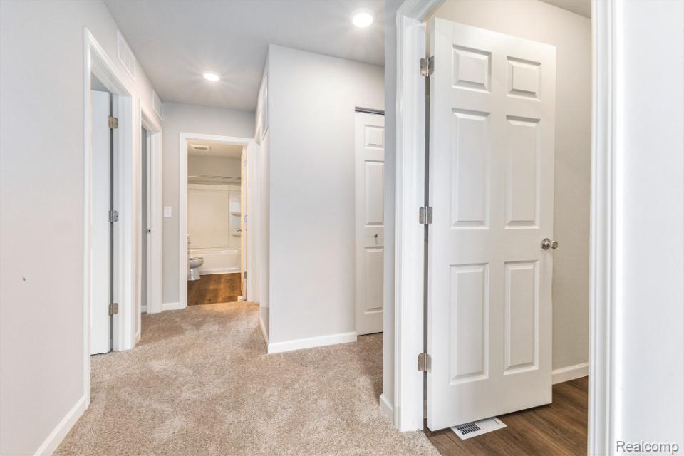 8185 Moonlight Creek Lane, Fowlerville, MI 48836 — Photo 16
