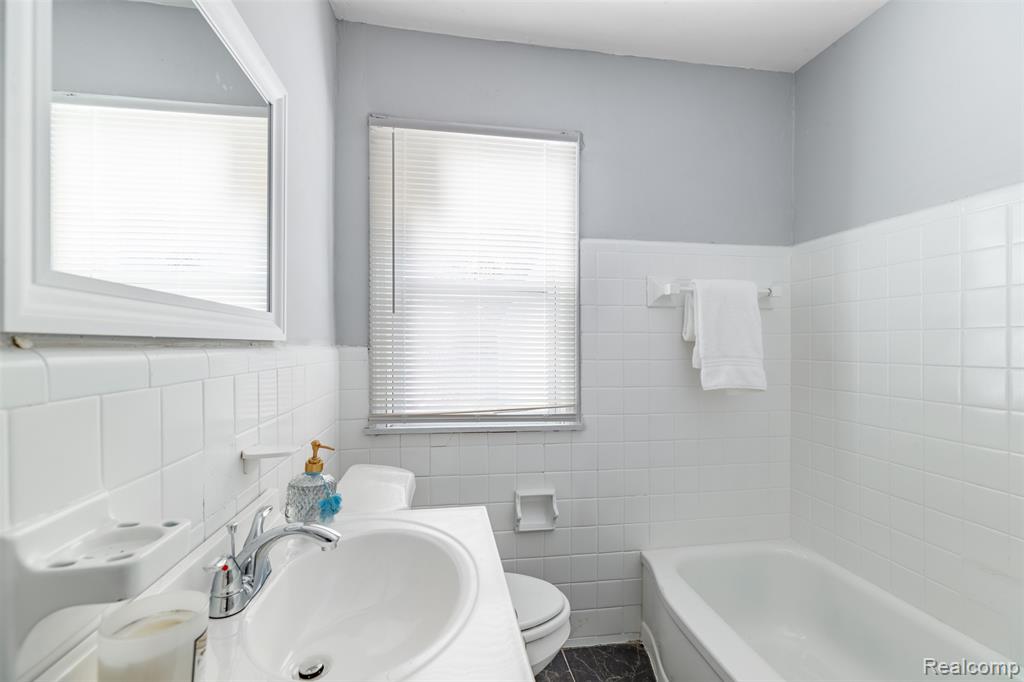 9256 Auburn Street, Detroit, MI 48228 — Photo 12