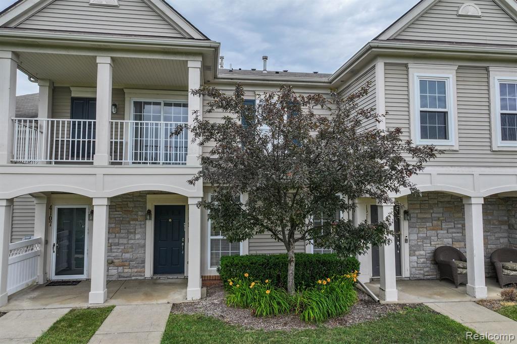4109 ADDINGTON Drive, Commerce Twp, MI 48390 — Photo 2
