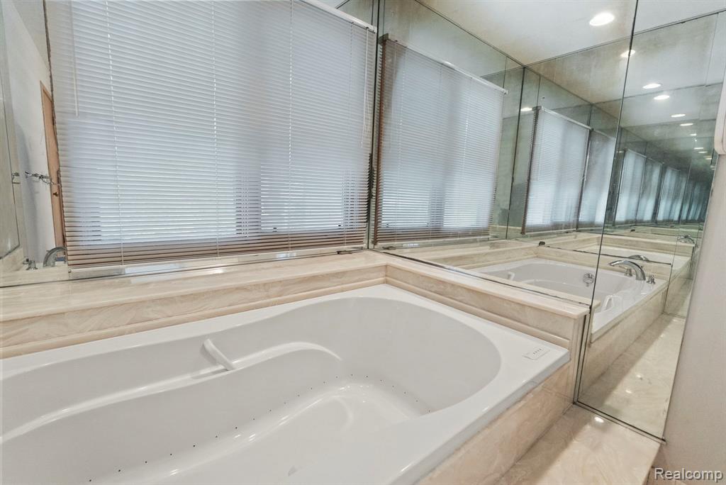 5322 Pond Bluff Drive, West Bloomfield, MI 48323 — Photo 81