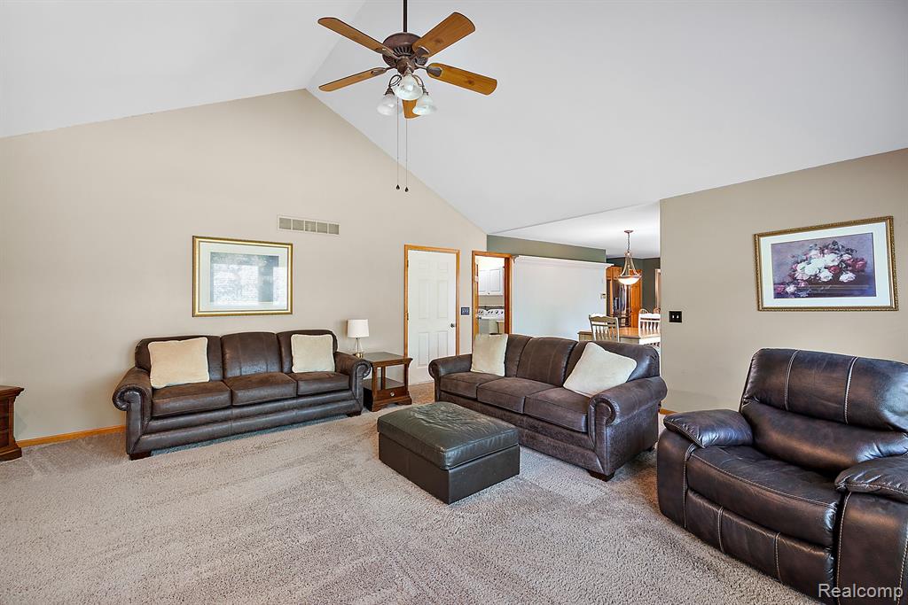 10161 LONGFORD Drive, South Lyon, MI 48178 — Photo 50