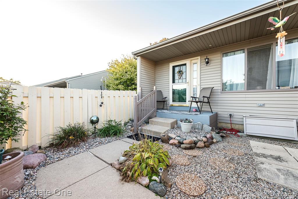 62351 ARLINGTON Circle, 1, South Lyon, MI 48178 — Photo 6