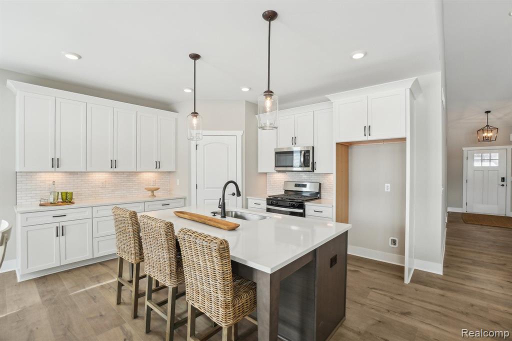 677 Round Rock Dr, Howell, MI 48843 — Photo 12