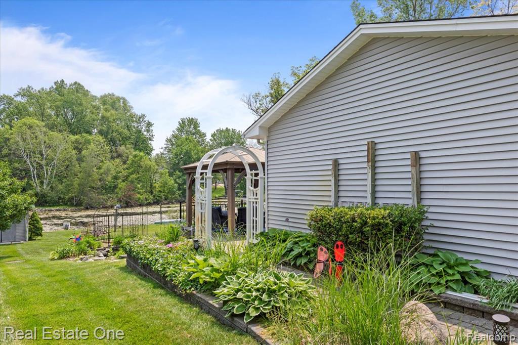 5900 Wellington Drive, Clarkston, MI — Photo 12
