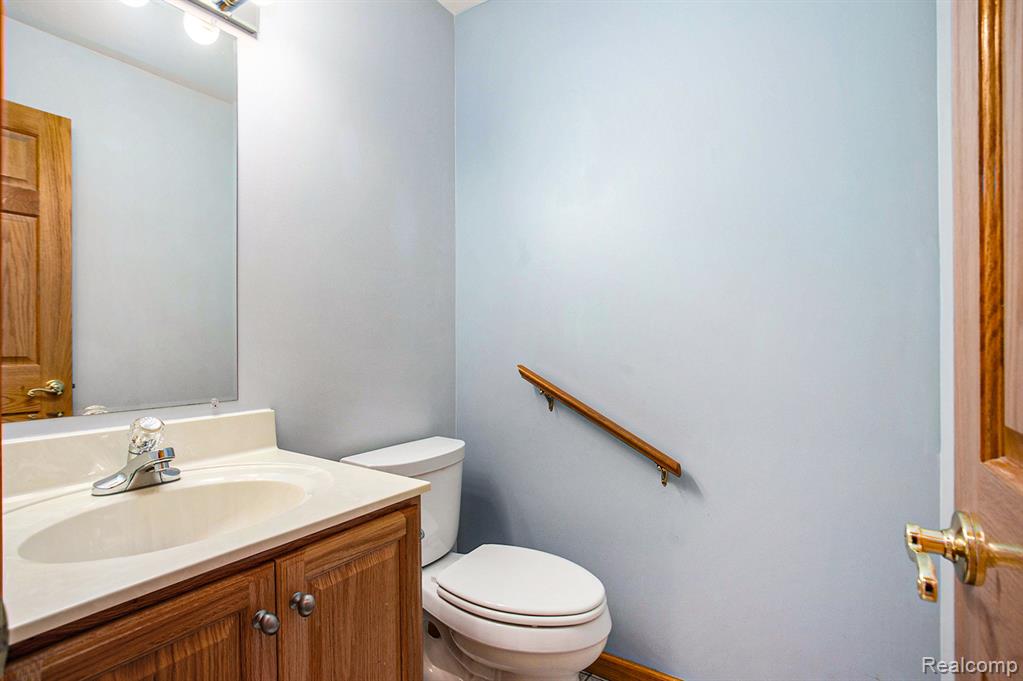 887 E Gordonville Road, Midland, MI 48640 — Photo 13