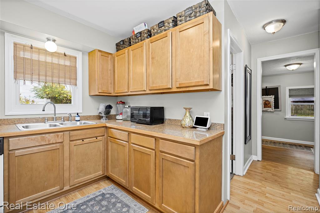 881 Tyrone Avenue, Waterford, MI 48328 — Photo 15