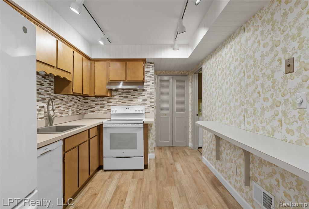 8715 Kennedy Circle, 1, Warren, MI 48093 — Photo 12