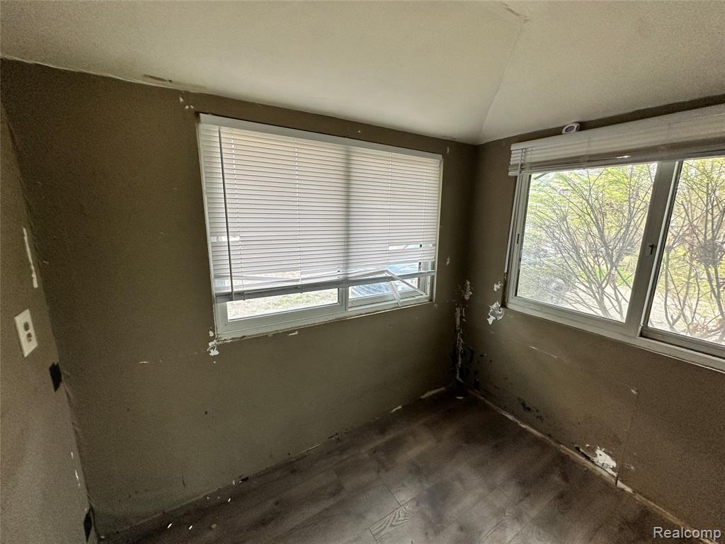235 Woodbine Drive, Milford, MI 48380 — Photo 37