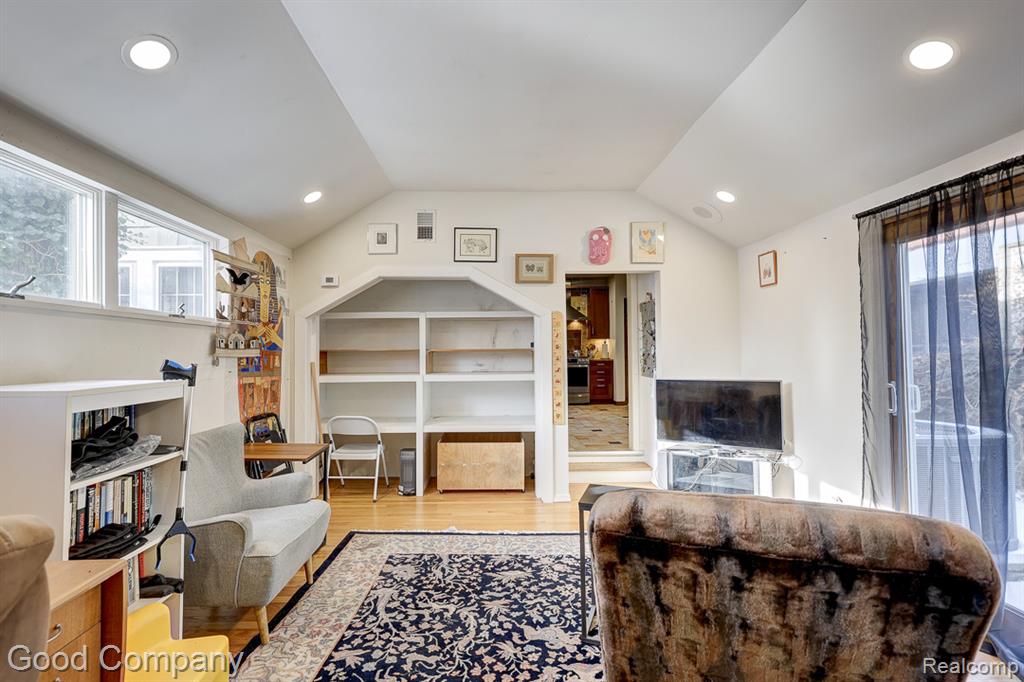 19 Oakdale Boulevard, Pleasant Ridge, MI — Photo 28