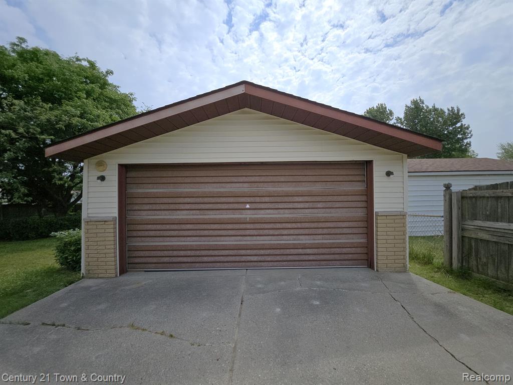 39622 University Drive, Sterling Heights, MI 48310 — Photo 4