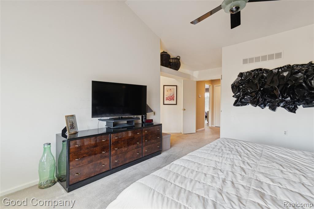 5104 Woodcliff Hill Road W, West Bloomfield, MI 48323 — Photo 28