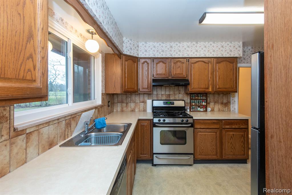 6226 GOLFVIEW Drive, Burton, MI 48509 — Photo 40
