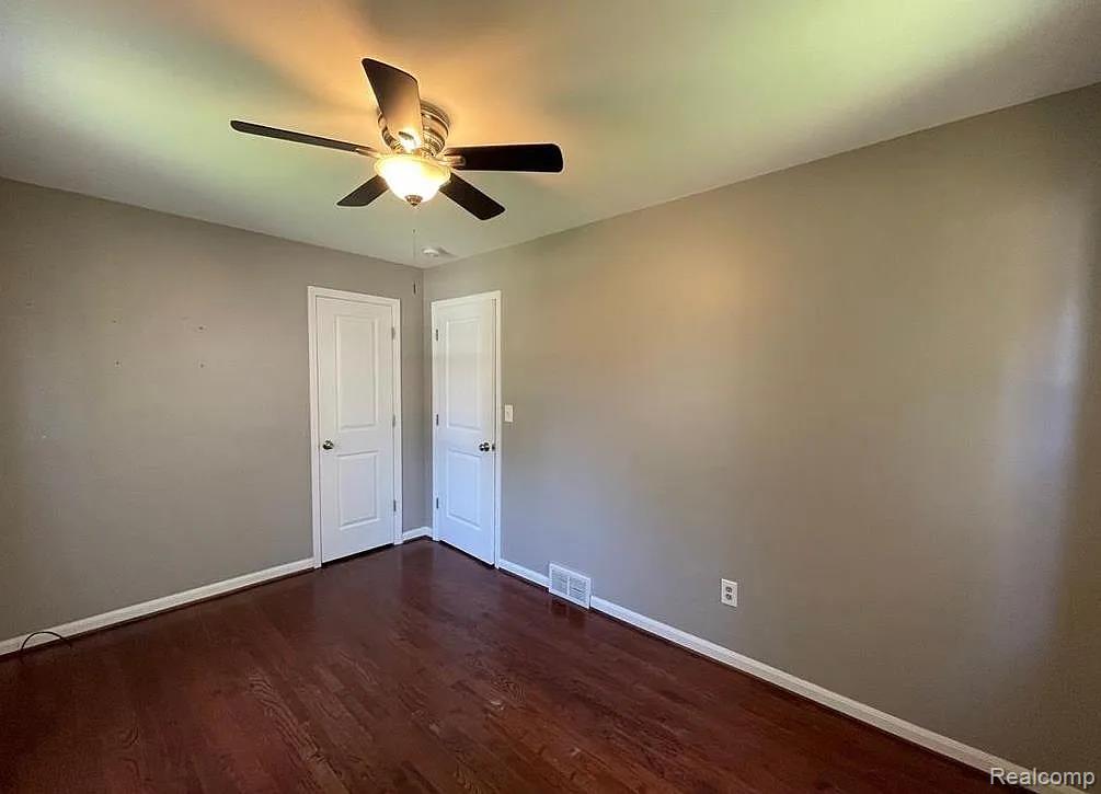 902 E WINDEMERE Avenue, Royal Oak, MI 48073 — Photo 7