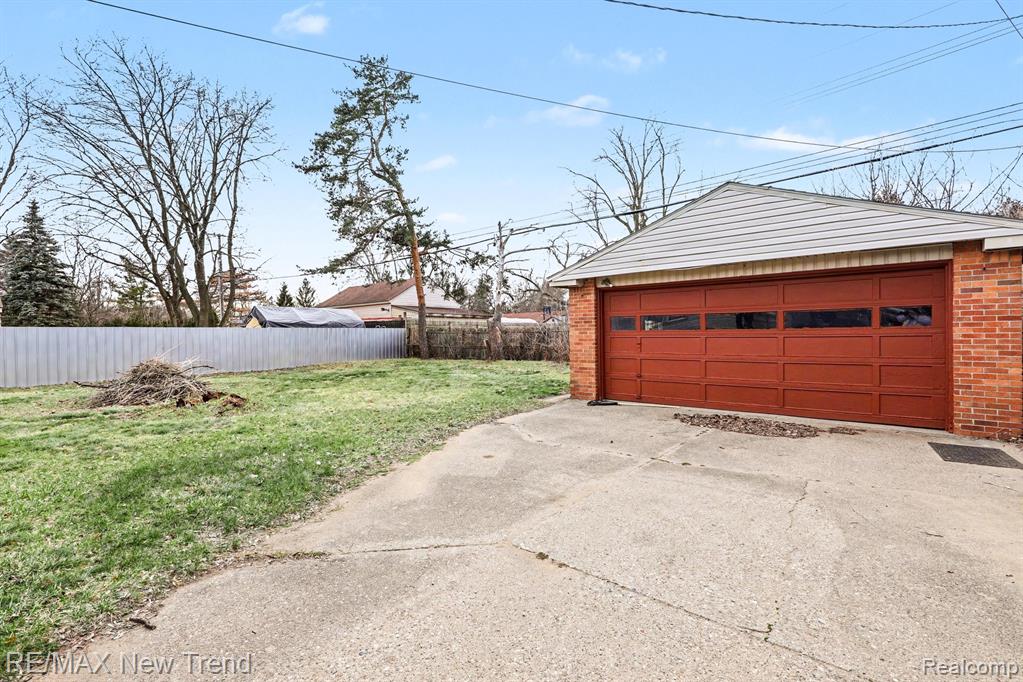 2174 Middlebelt Road, West Bloomfield, MI 48324 — Photo 32