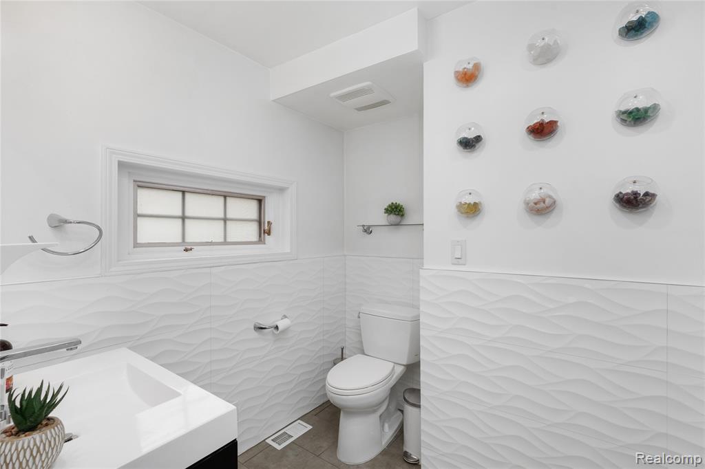 10504 Borgman Avenue, Huntington Woods, MI — Photo 14