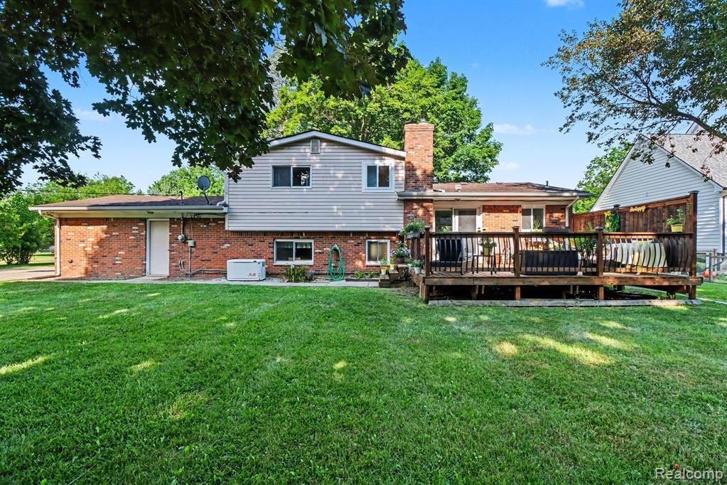 7370 Perry Lake Road, Clarkston, MI 48348 — Photo 24