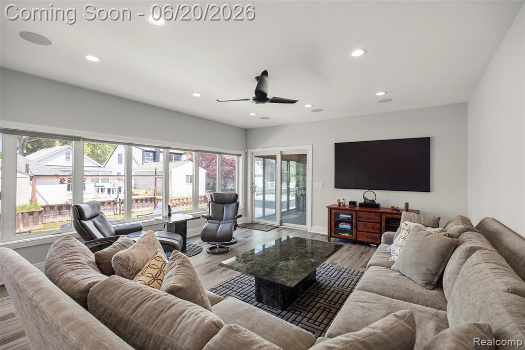 22491 E 10 Mile Road, Saint Clair Shores, MI 48080 — Photo 18