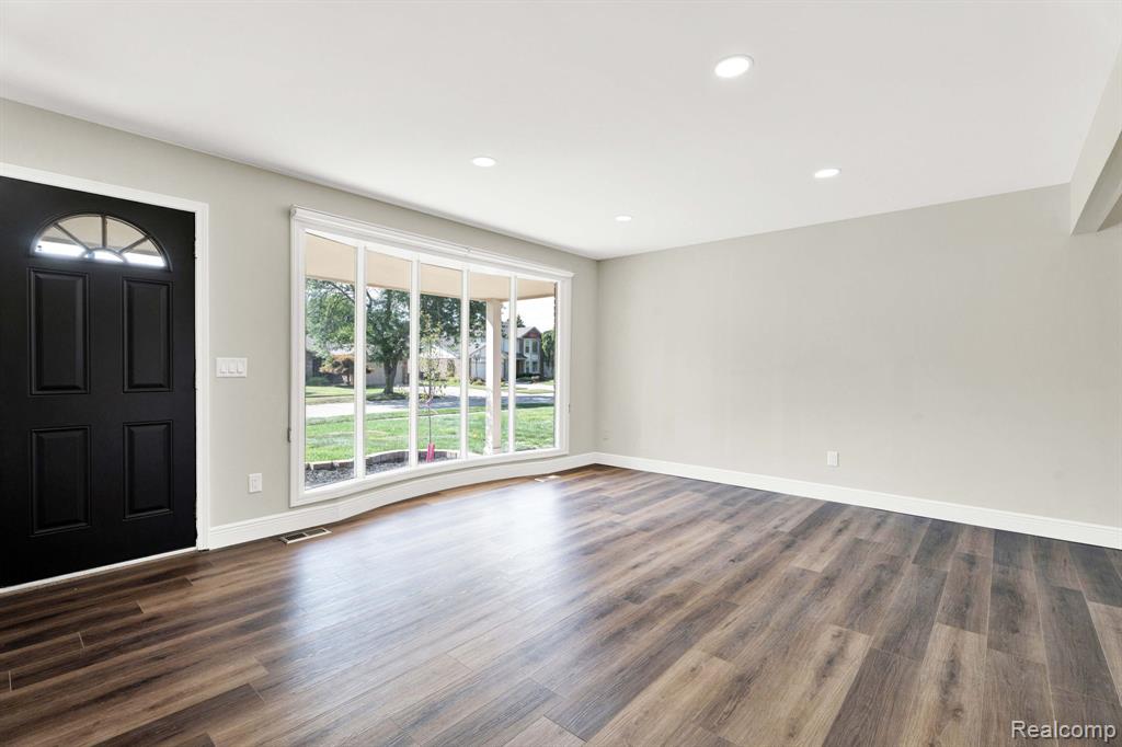 40206 Ashland Drive, Sterling Heights, MI 48313 — Photo 9