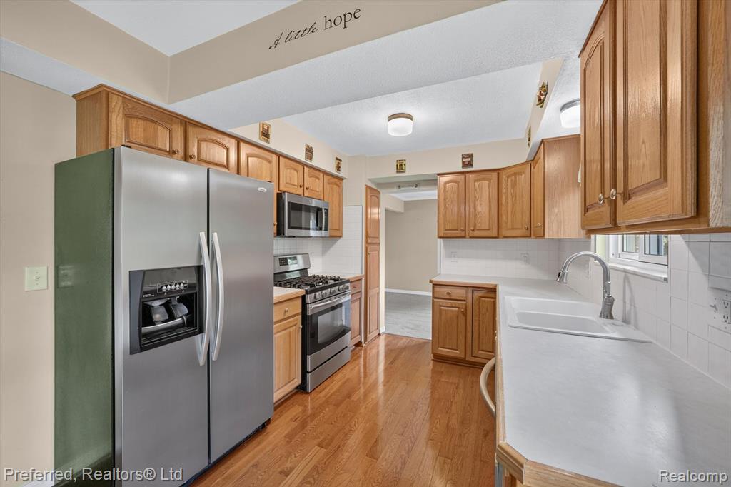 46596 Maidstone Road, Canton, MI 48187 — Photo 16