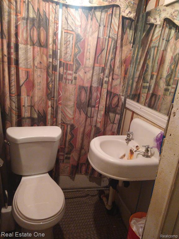 8040 WHITCOMB Street, Detroit, MI 48228 — Photo 34