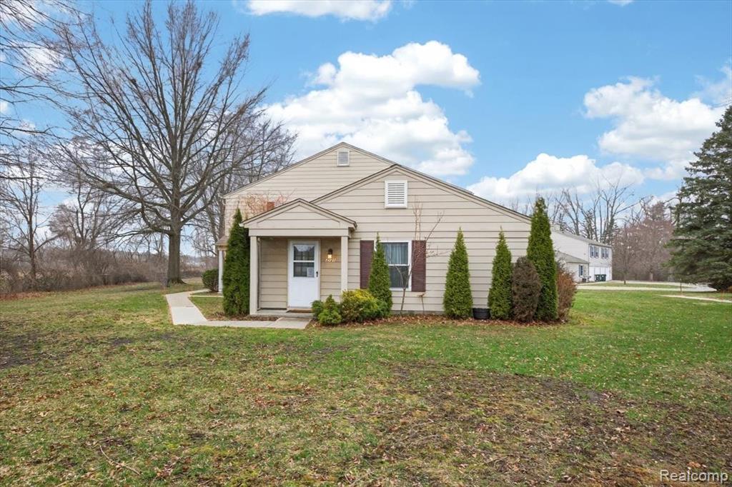 3121 Sunnyside Court, Lake Orion, MI — front exterior