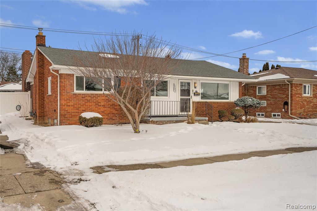 20886 Crestmont Lane, Dearborn Heights, MI 48127 — Photo 3