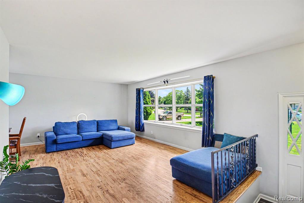 6156 Trenton Drive, Flint, MI 48532 — Photo 5