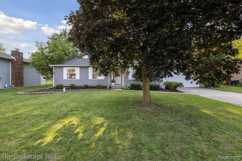 7092 FAIRGROVE Drive, Swartz Creek, MI 48473 — Photo 3