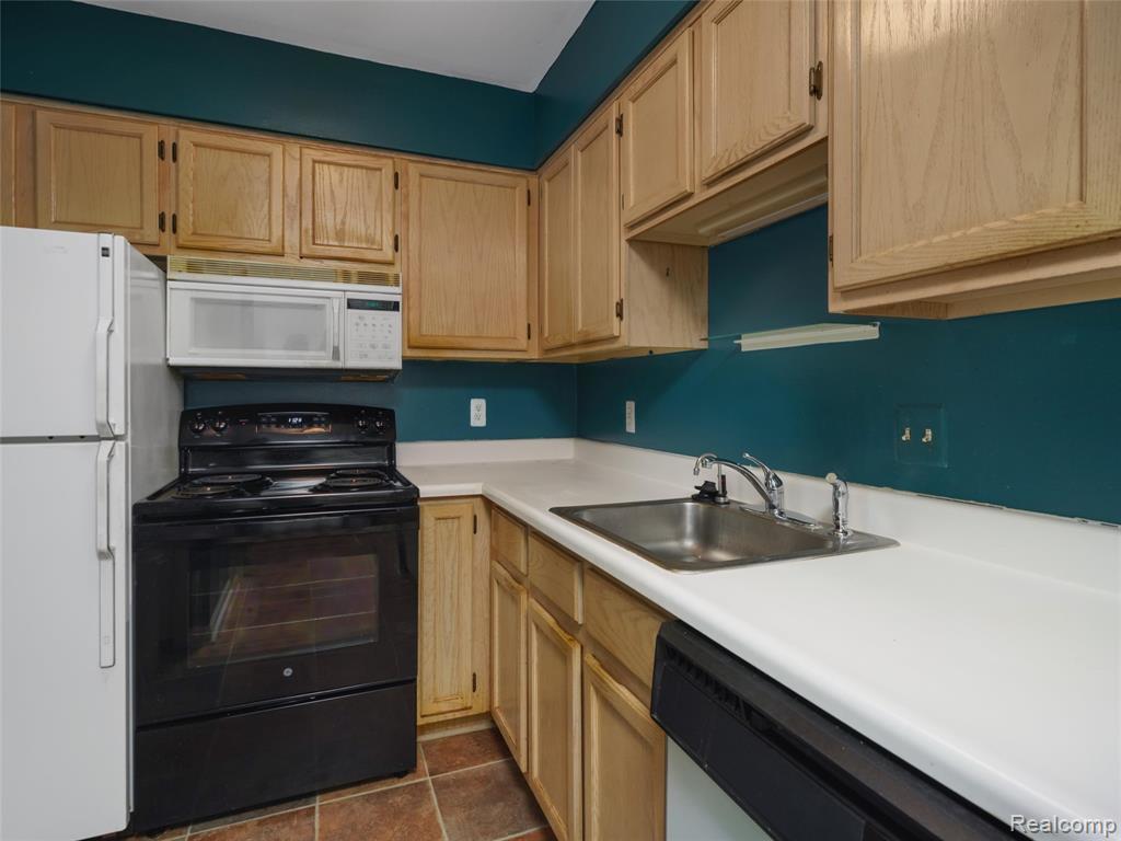 1127 S Lake Drive, 206, Novi, MI 48377 — Photo 6