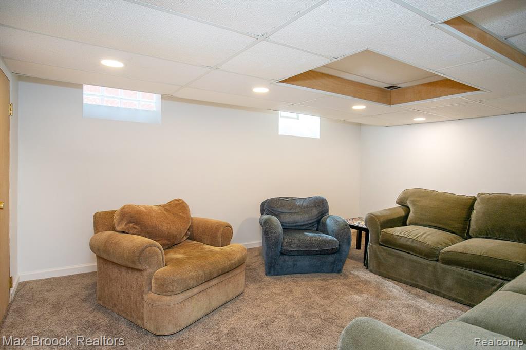 26015 ALLOR Avenue, Huntington Woods, MI — Photo 34