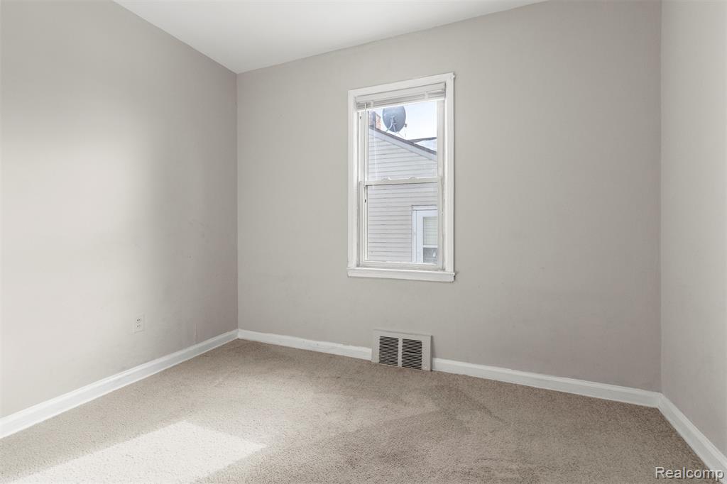7521 N Silvery Lane, Dearborn Heights, MI 48127 — Photo 17