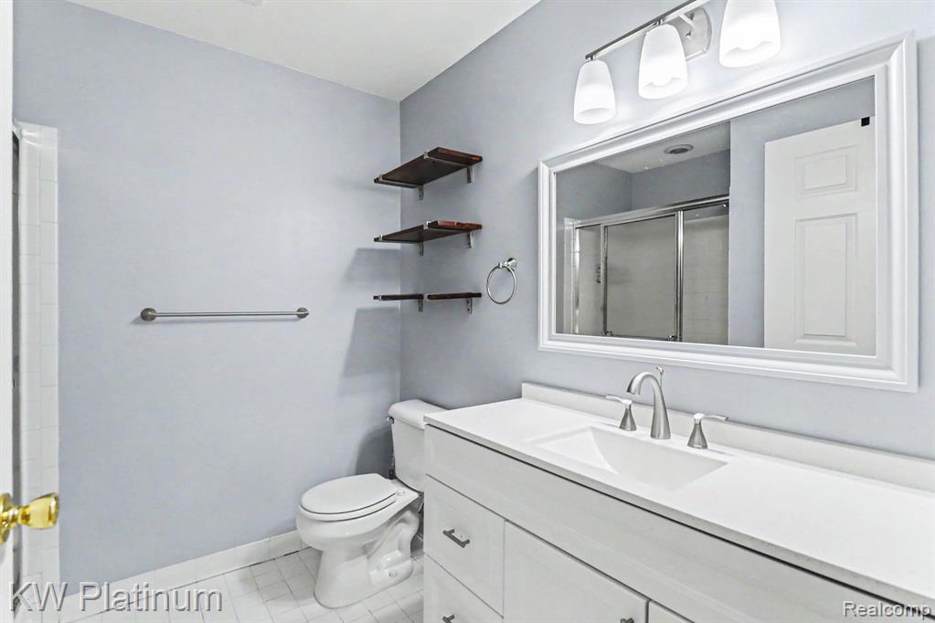 16531 Covington Drive, Clinton Twp, MI 48038 — Photo 14