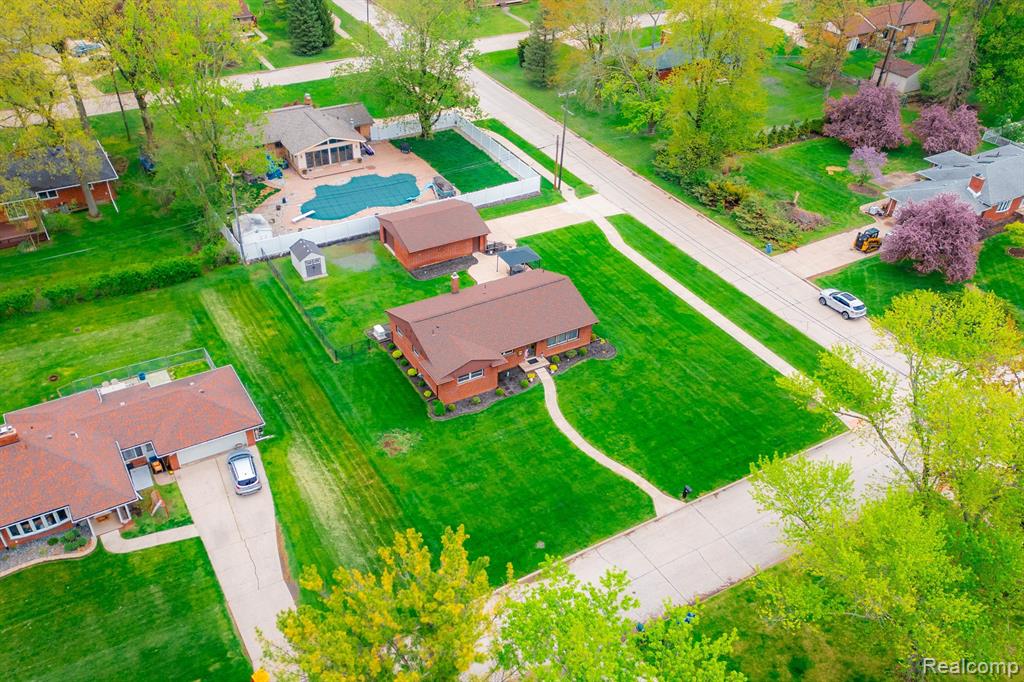 7912 COVENTRY Avenue, Grosse Ile, MI 48138 — Photo 36