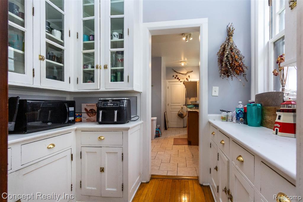 440 E FERRY Street, Detroit, MI 48202 — Photo 13