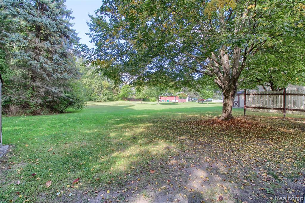 600 Oakville Waltz Road N, New Boston, MI 48164 — Photo 37