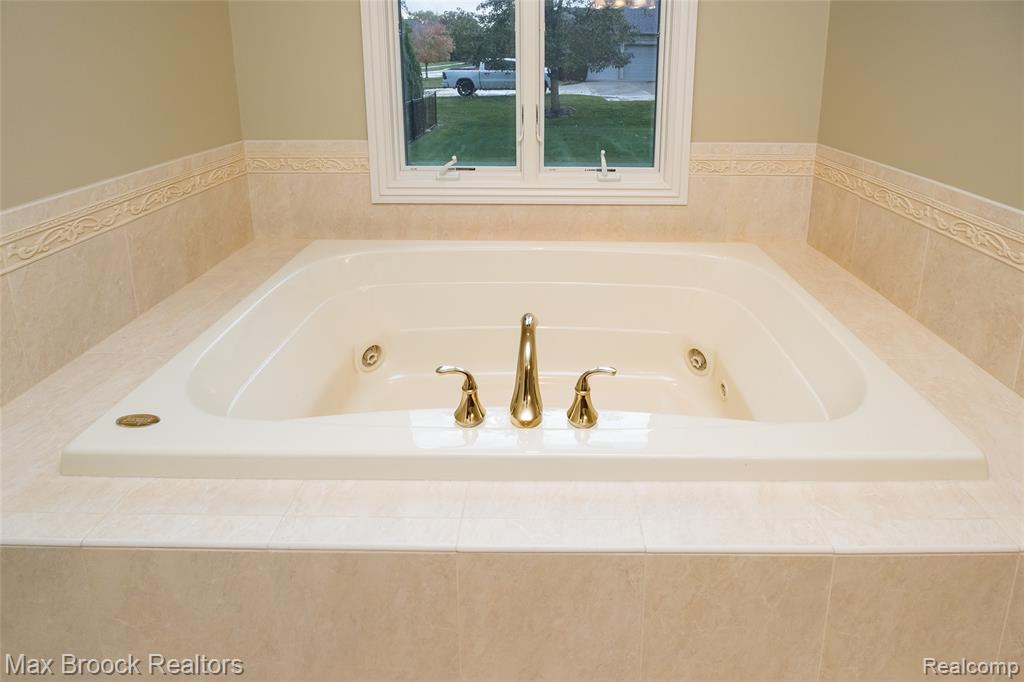 52221 Chickadee, Shelby Twp, MI 48315 — Photo 46