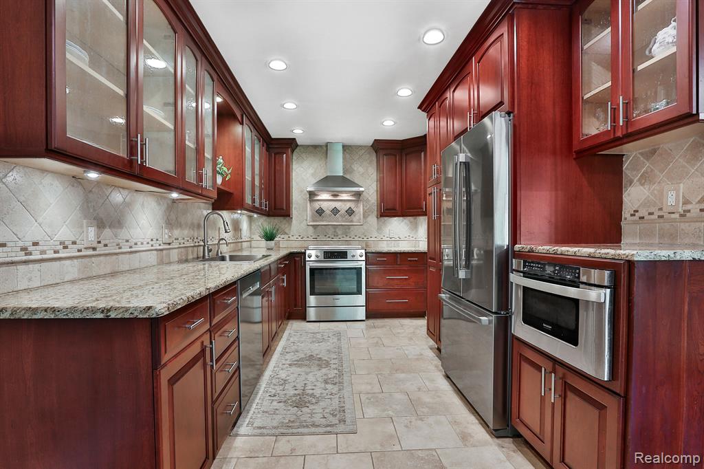 48080 COLONY FARM Circle, Plymouth, MI 48170 — Photo 9
