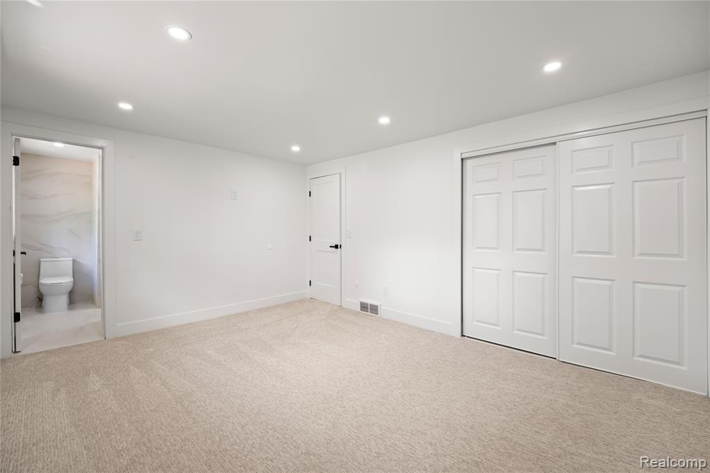 6742 Canterbury Court, Shelby Twp, MI 48316 — Photo 25