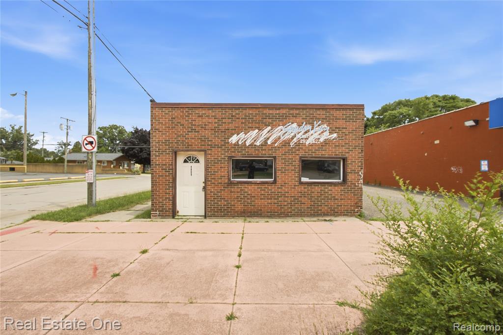 4809 S Beech Daly Street, Dearborn Heights, MI 48125 — front exterior