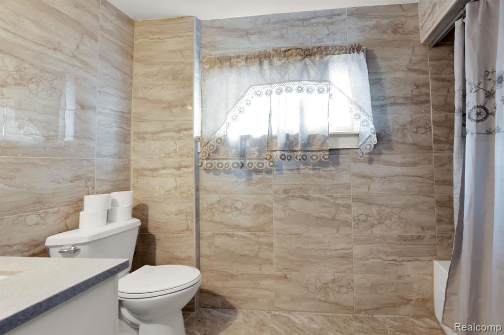 5832 APPOLINE Street, Dearborn, MI 48126 — Photo 17