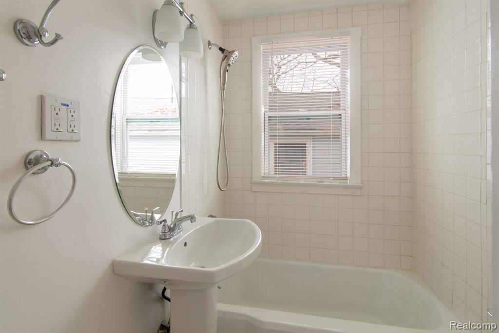 651 N IVANHOE Avenue, Ypsilanti, MI 48198 — Photo 15