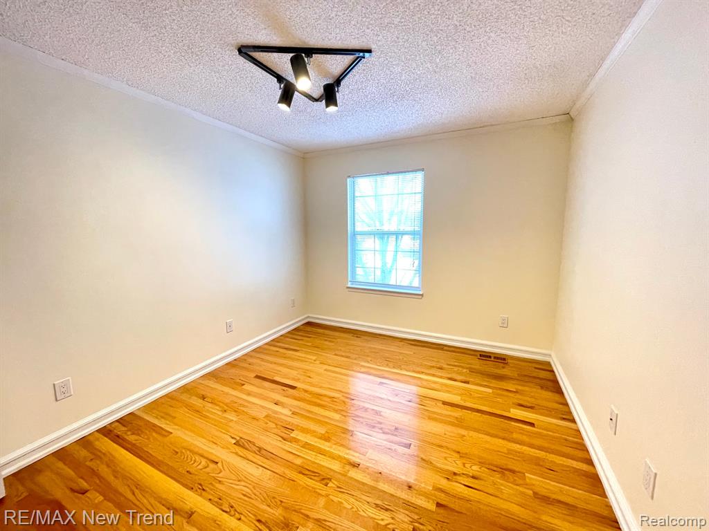 41363 CORNELL Drive, Novi, MI — Photo 8