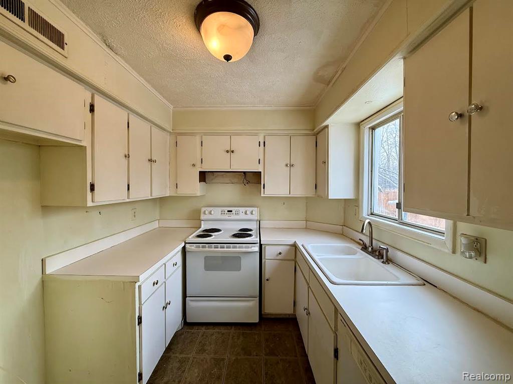 805 Estrada Drive, Belleville, MI 48111 — Photo 16