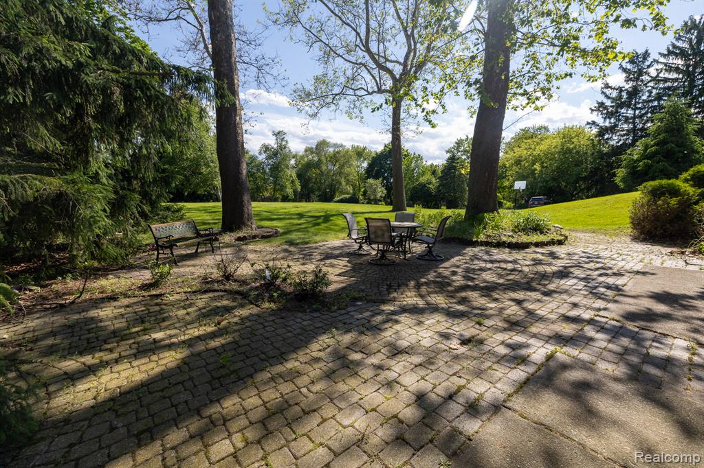 6084 Upper Straits Boulevard, West Bloomfield, MI 48324 — Photo 29