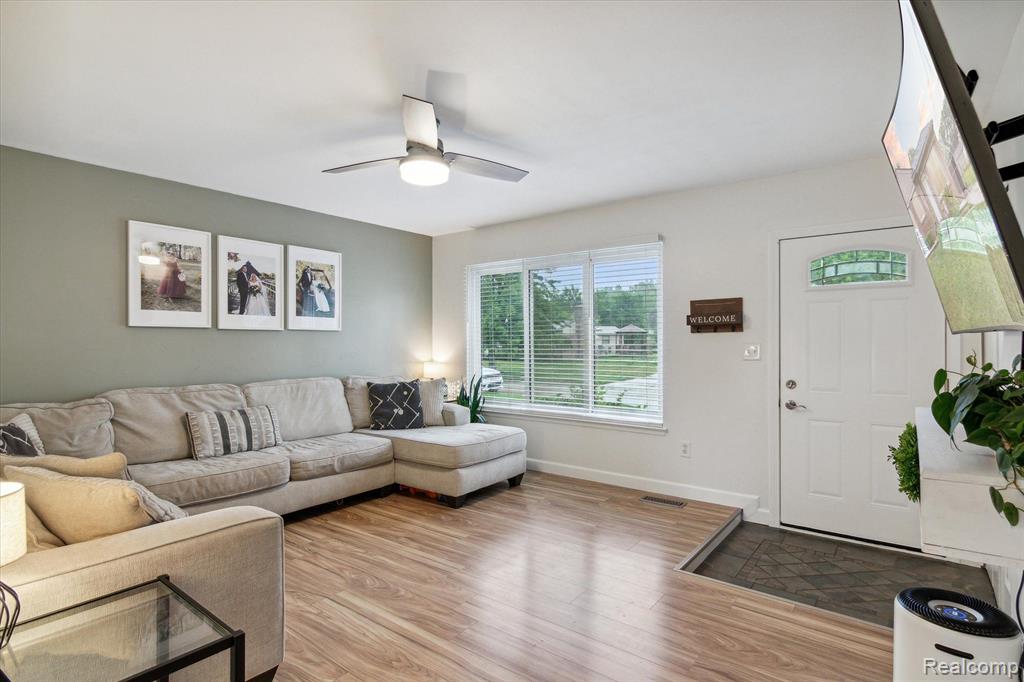 41551 HAMLIN Street, Belleville, MI 48111 — Photo 9
