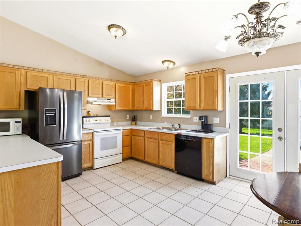 685 Heather Lane, Marysville, MI 48040 — Photo 9
