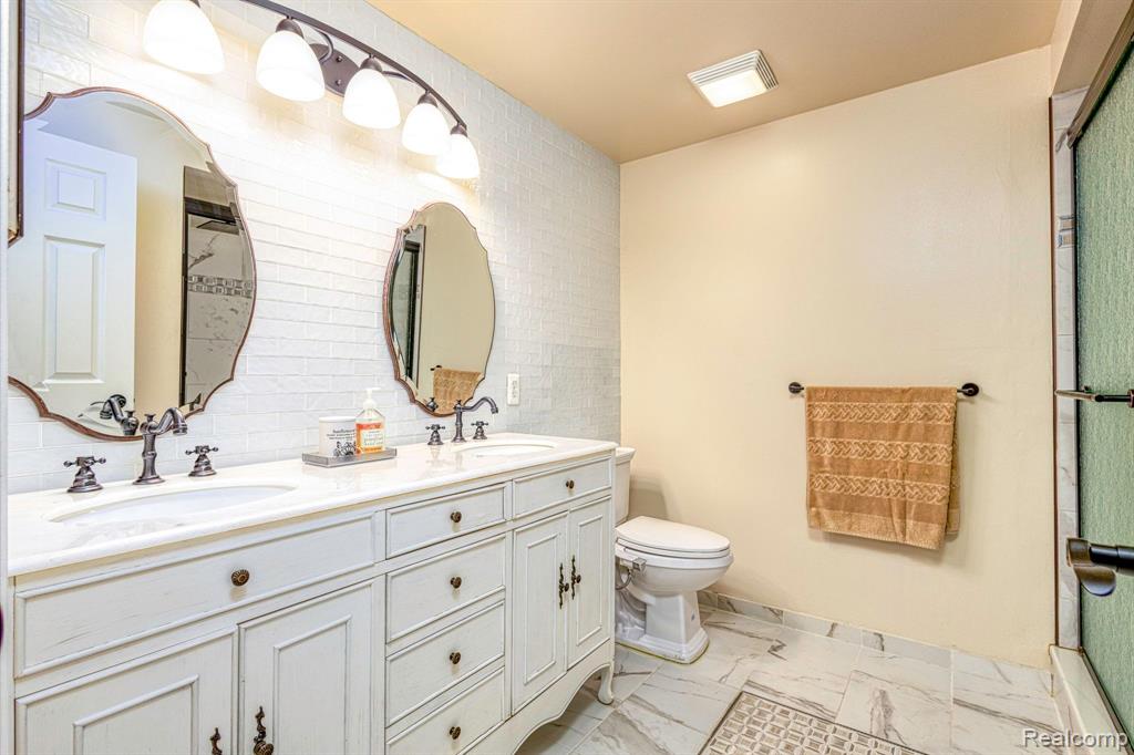 7464 WESTBURY Boulevard, West Bloomfield, MI — Photo 35