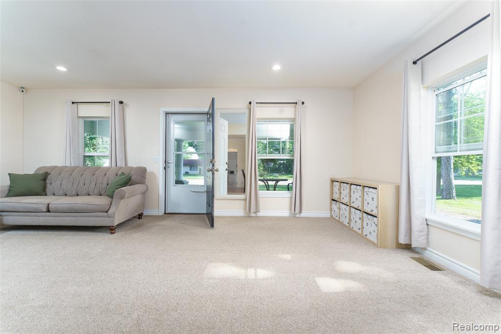 405 Garden Lane, Fowlerville, MI 48836 — Photo 5